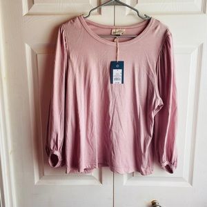 Universal Thread top NWT